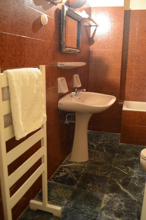 Kineta Apartments Kültér fotó